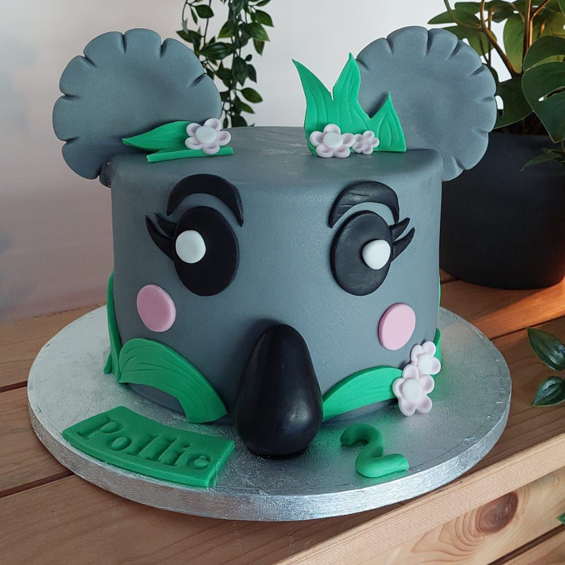 Maatwerk ijstaart afgewerkt met rolfondant