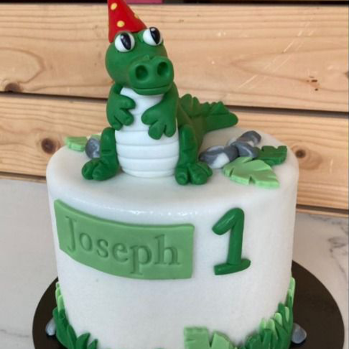 Maatwerk ijstaart afgewerkt met rolfondant