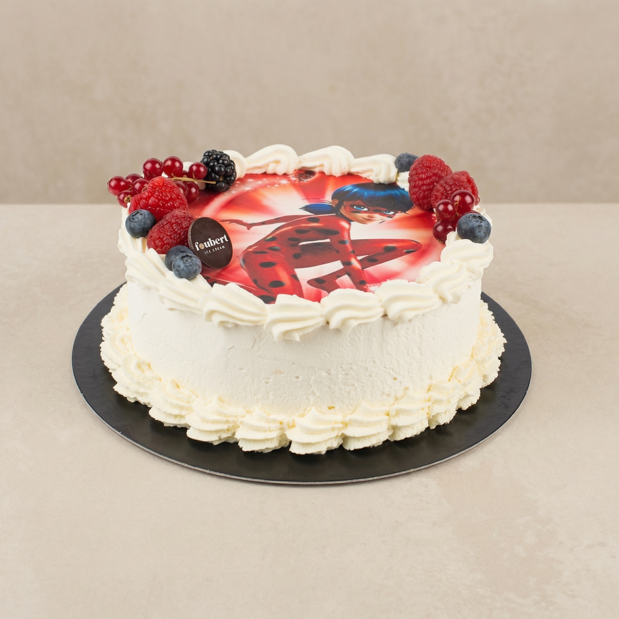 Foto ijstaart met slagroom